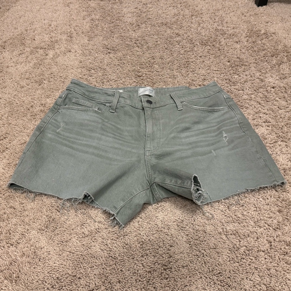 Mid-Rise Olive Green Distressed Women's Denim Shorts, size 12, Universal Thread